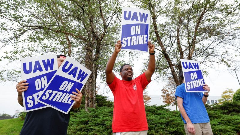 UAW reaches tentative agreement with Stellantis