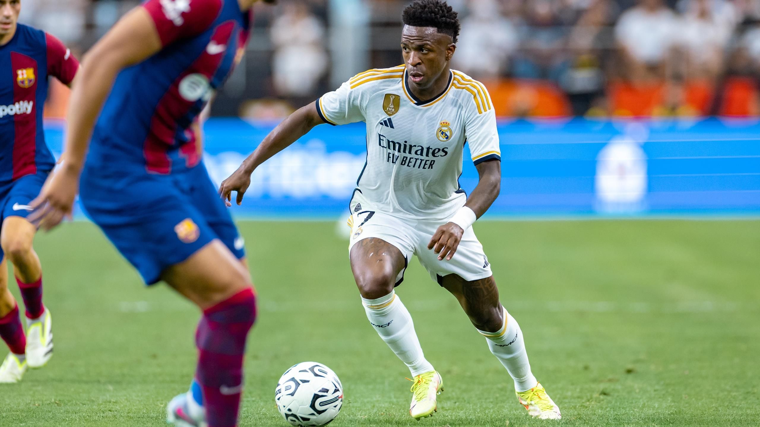 Le FC Barcelone va enquêter sur de possibles actes racistes envers Vinicius Jr (Real Madrid)