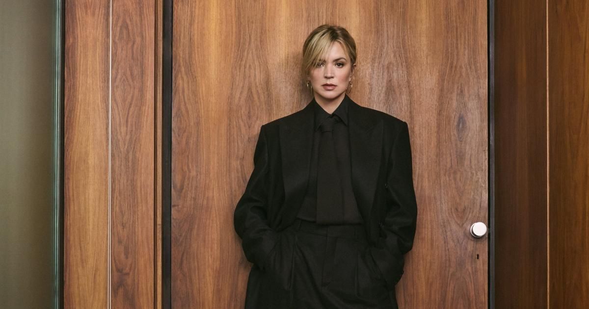 Virginie Efira : "Je viens d’avoir un enfant à 46 ans, j’ai encore mes parents, je travaille… Je vis l’une des périodes les plus cool de ma vie"