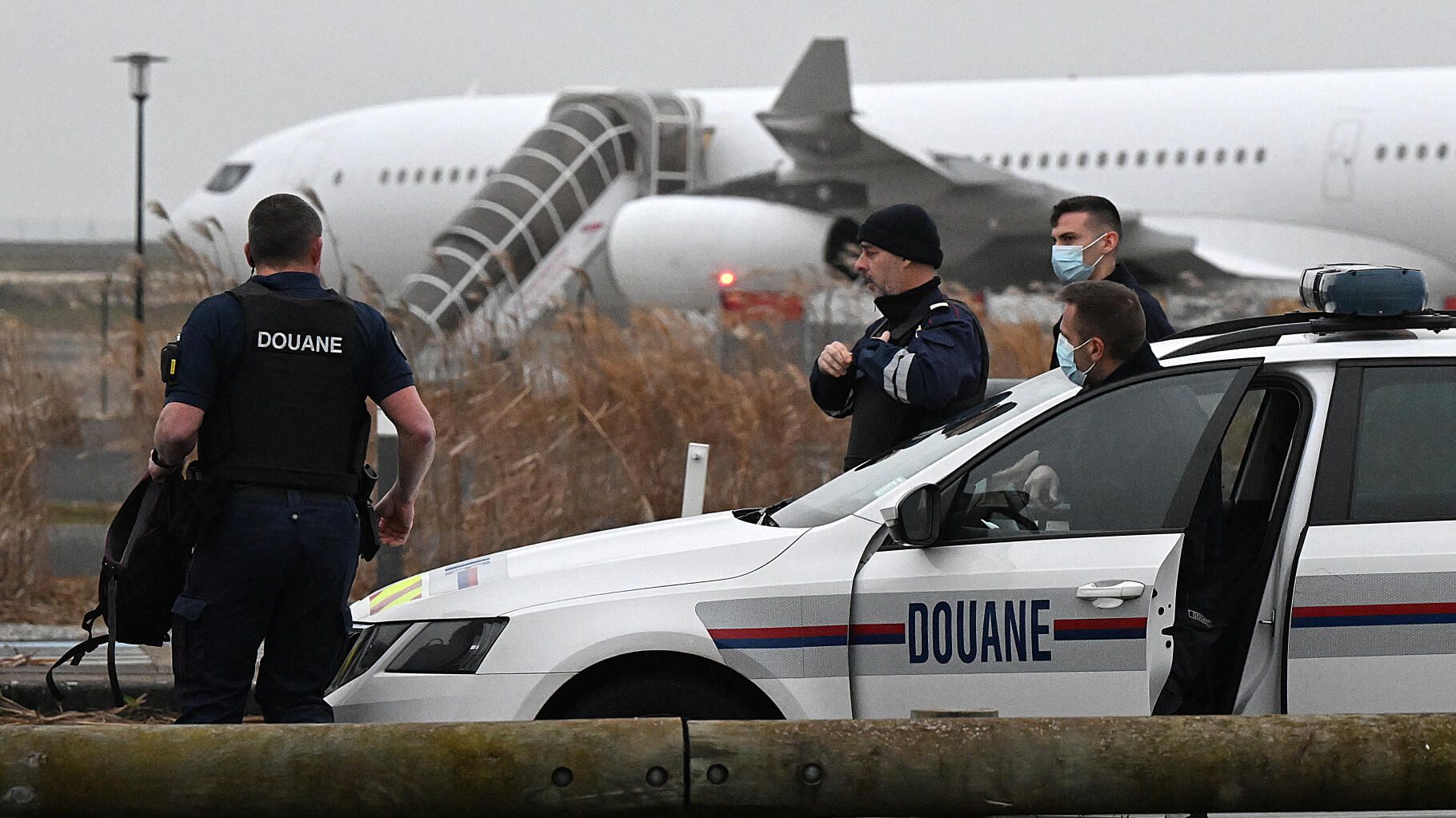 Avion bloqué à Paris-Vatry : la libération des 25 passagers indiens finalement annulée deux jours plus tard