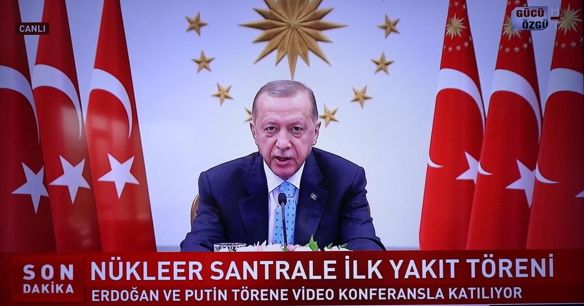 Turquie : Erdogan, donné souffrant depuis mardi soir, réapparaît en public