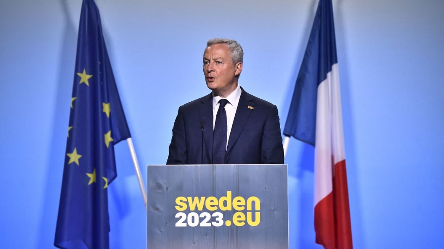 La France va continuer les "réformes structurantes" après la baisse de sa note par l'agence Fitch, assure Bruno Le Maire