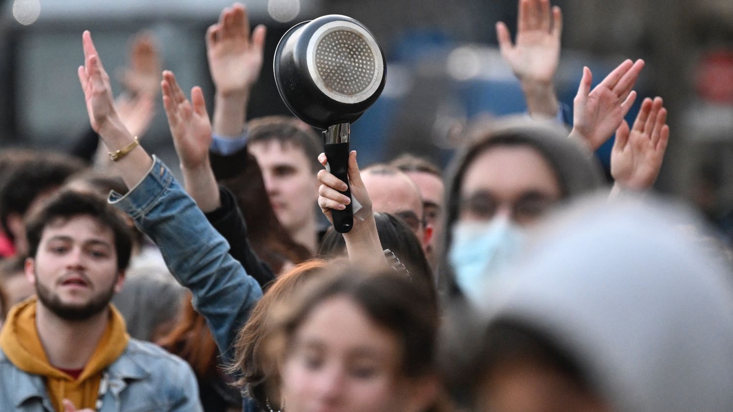 Interdiction de manifester aux abords du Stade de France : "On est sur une pente glissante du point de vue des libertés", déplore un professeur de droit public