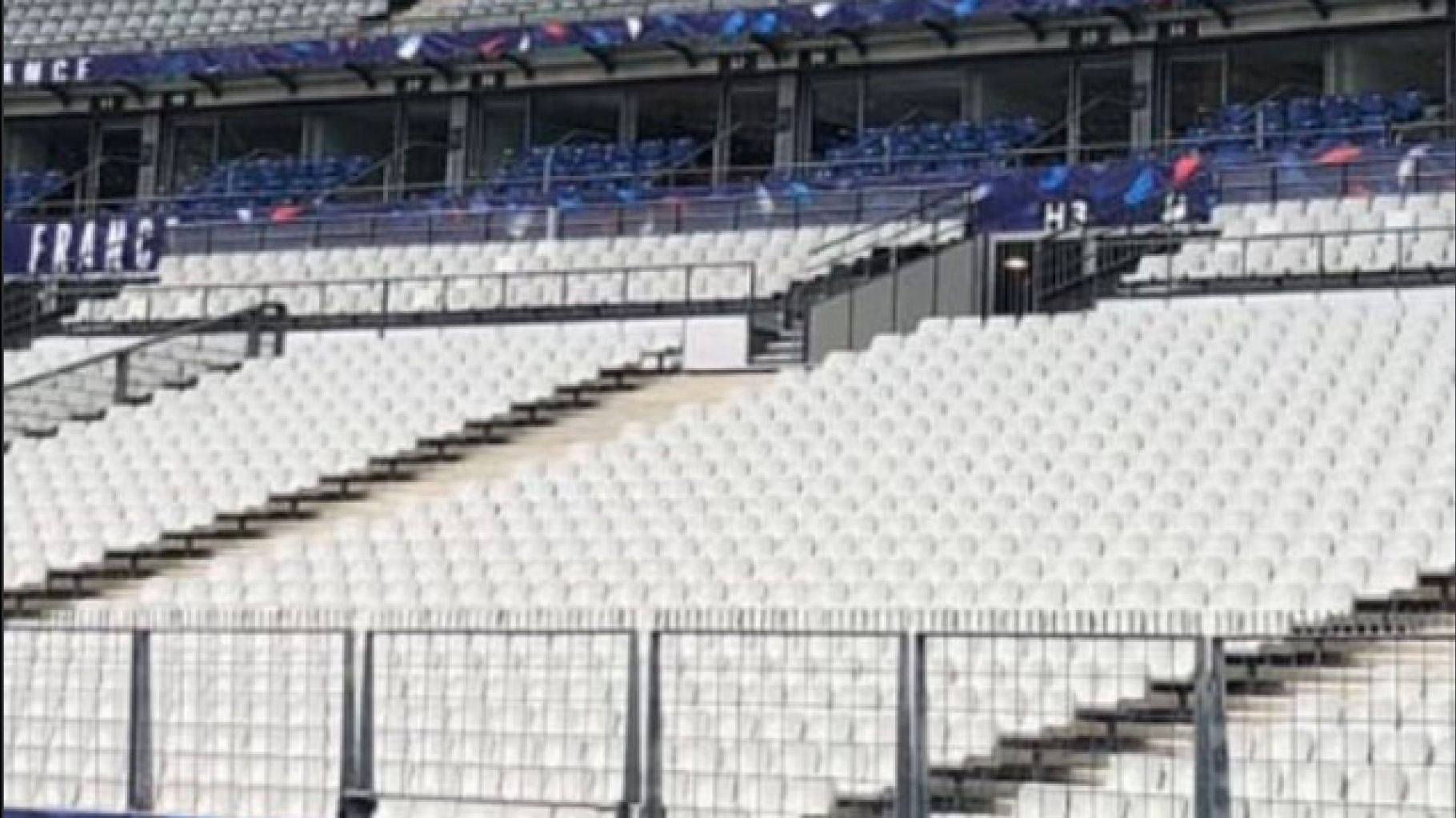 Finale de la Coupe de France : les grilles équipées de piques inquiètent ces supporters