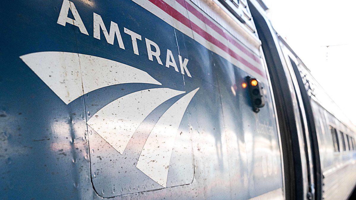 Amtrak Train Derails at Union Station, Causing Metra Delays