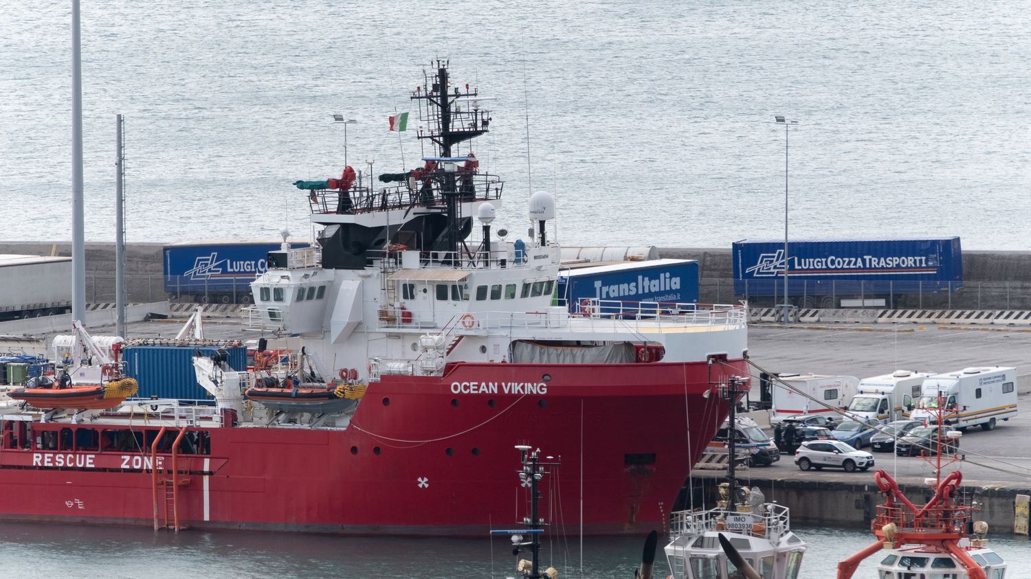 Le navire-ambulance "Ocean Viking" sauve 153 migrants en Méditerranée