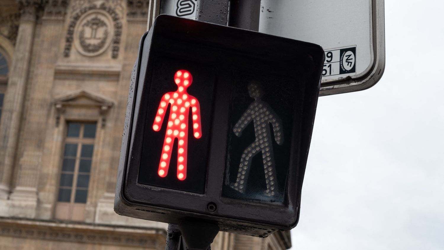 Un feu jaune expérimenté pour les piétons : le but est de lever "l'incompréhension avec le petit bonhomme rouge", selon la Prévention routière