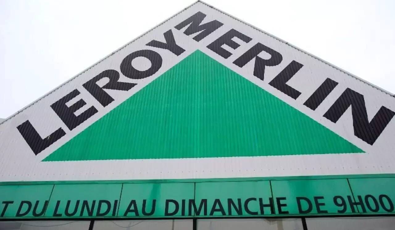 Une femme entre la vie et la mort après un accident à Leroy Merlin: son mari à l'origine de la chute des palissades