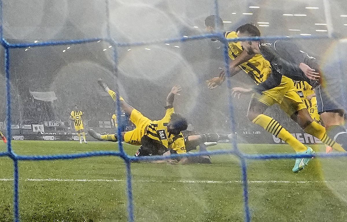 Le Borussia Dortmund va-t-il perdre le titre à cause d'un arbitre " lâche " ?