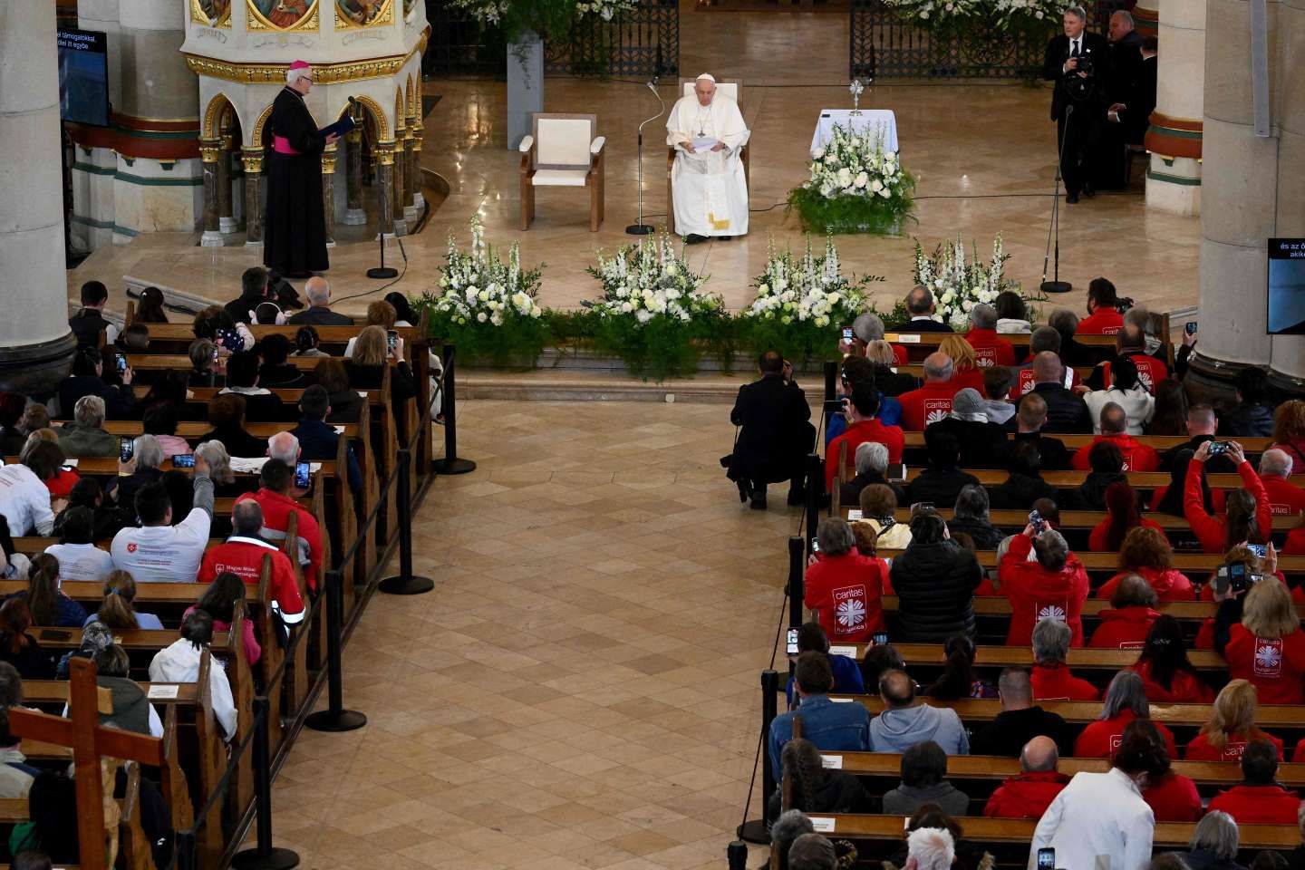 Le pape François rencontre des réfugiés dans une Hongrie qui en compte très peu