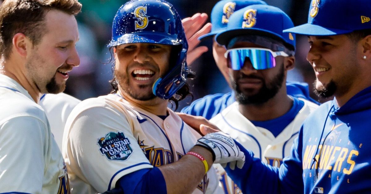 Eugenio Suarez lets the Mariners walk off in 10th with series win vs. Pirates