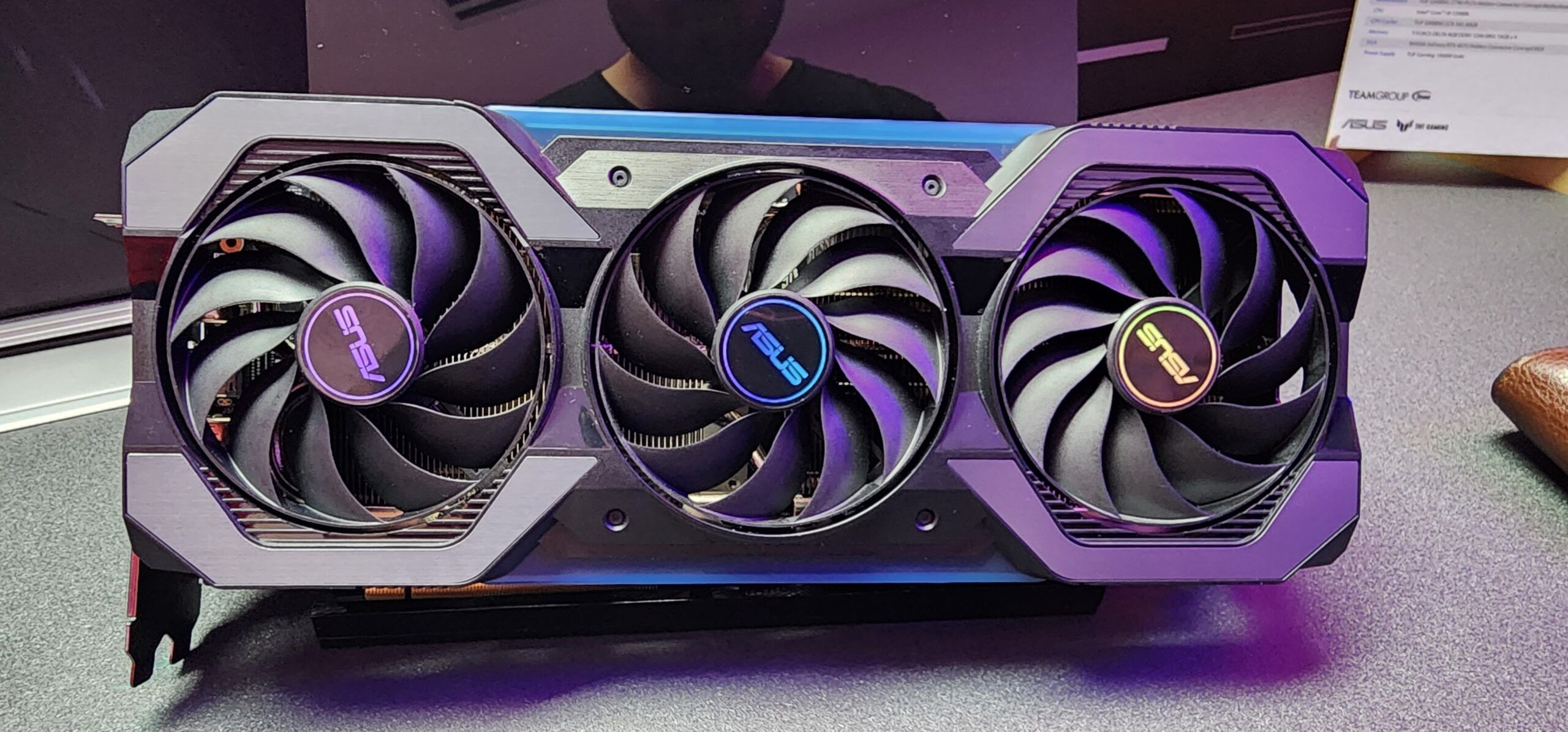 ASUS Shows Off Concept GeForce RTX 40 Graphics Card Without Power-Connectors, Uses Proprietary Slot