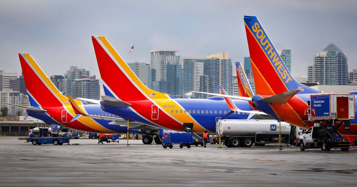 Southwest Airlines pilot climbs into cockpit window after being locked out of flight deck