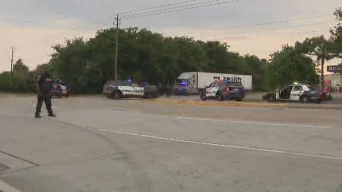 Man dies after shooting near southwest Houston gas station