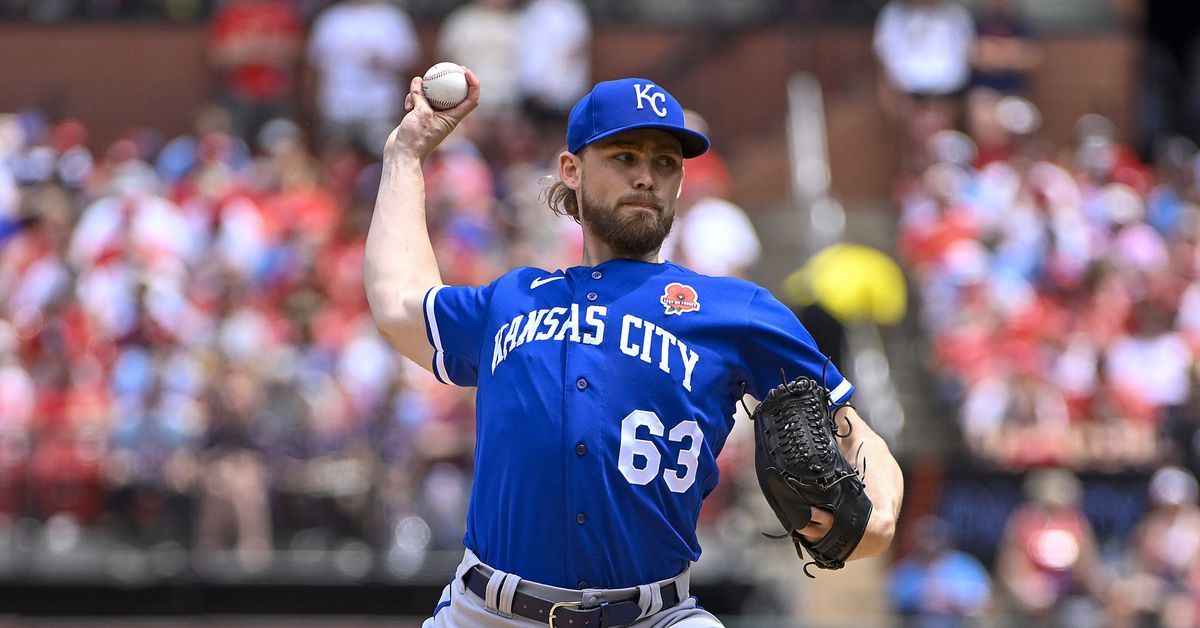 Royals pitching and offense both dominate in 7-0 shutout of the Cardinals