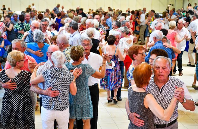 Plus de 600 amoureux de danse au festival d'accordéon à Nevers [Vidéo]