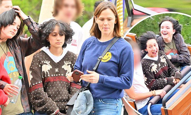 Jennifer Garner takes Seraphina, 14, and Jennifer Lopez's daughter Emme, 15, to Disneyland