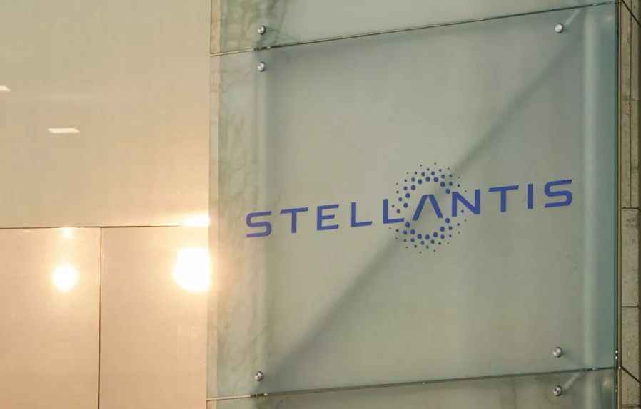 Stellantis investit dans des " batteries propres "