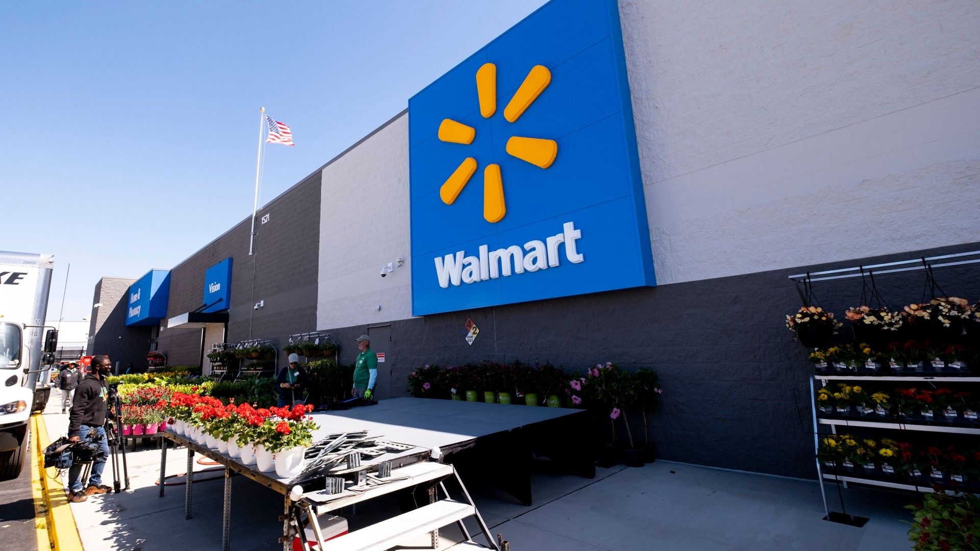 Walmart shoppers rush to buy $700 summer patio Memorial Day deal that scans at register for $198