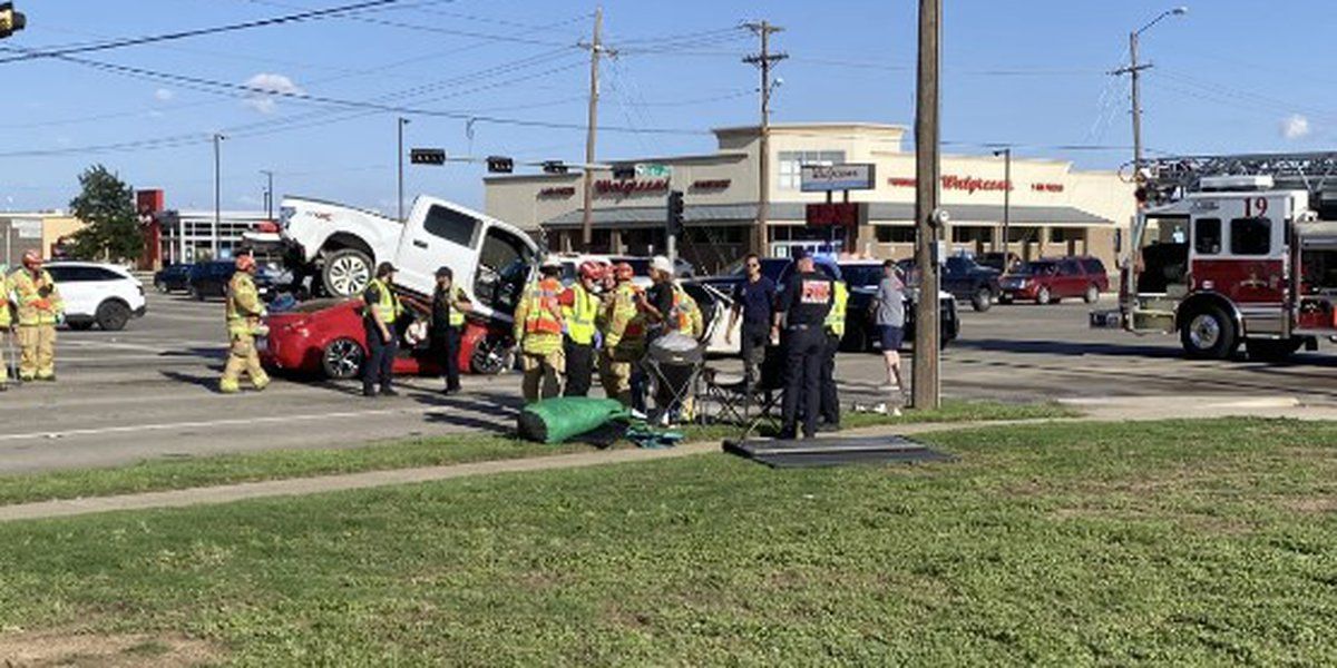 1 person trapped after south Lubbock crash leaves truck on top of car