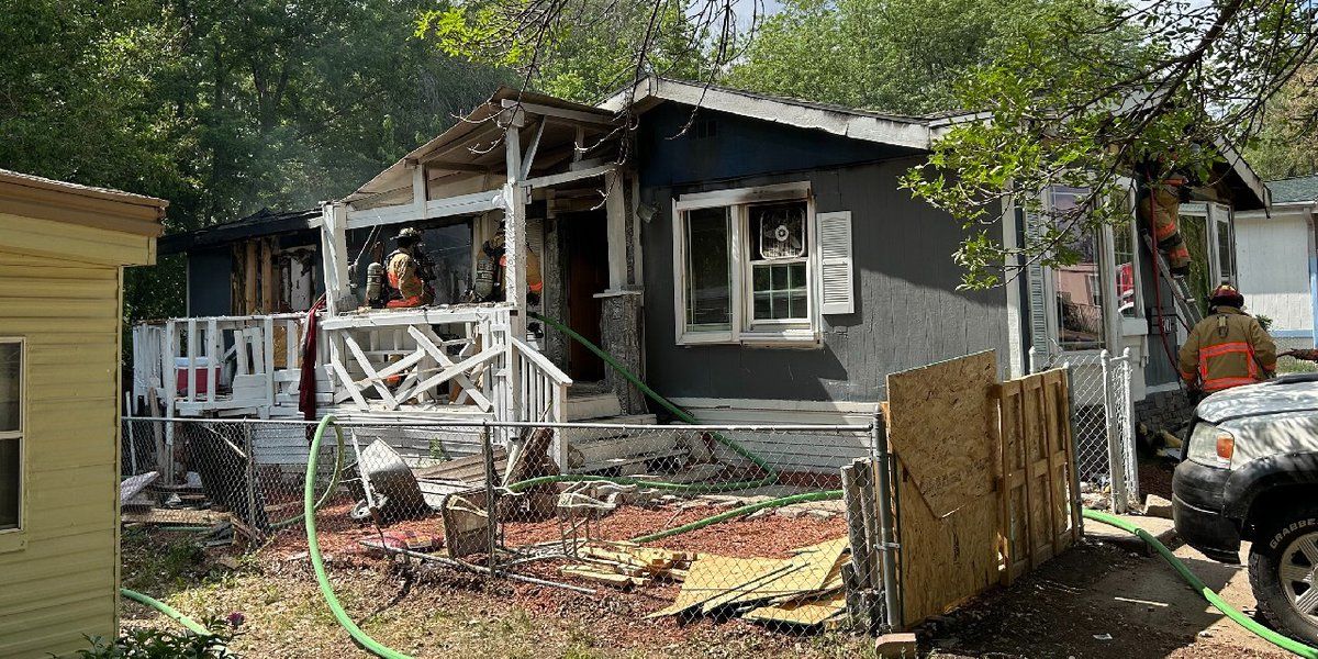 Roof collapses in north Lincoln mobile home fire