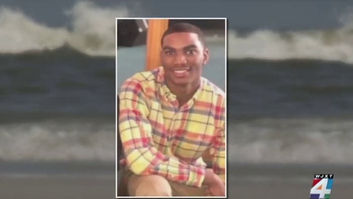 Thousands pack Jacksonville Beach as crews continue search for missing 19-year-old swimmer