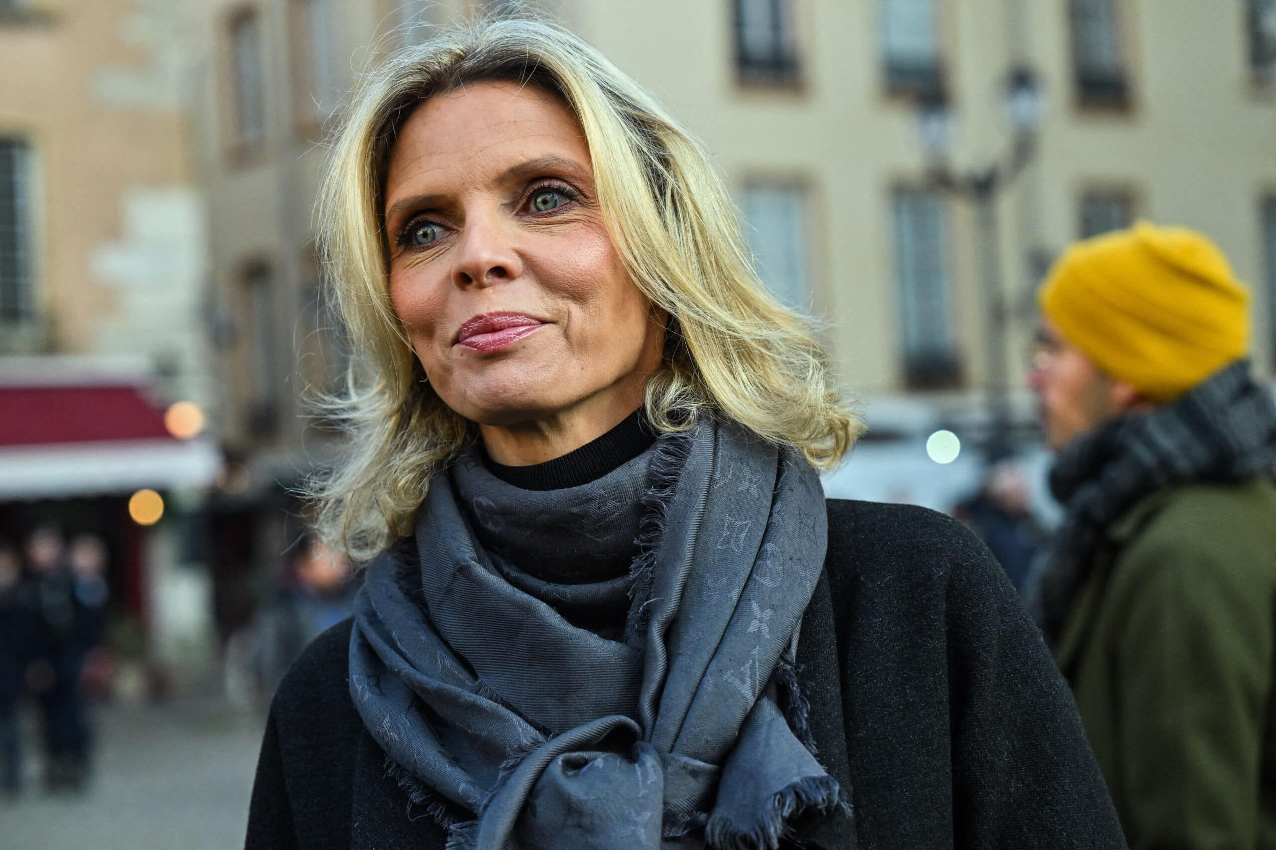 "C à vous" diffuse des images très gênantes de l'ex Miss France, Valérie Bègue : Sylvie Tellier recadre les équipes