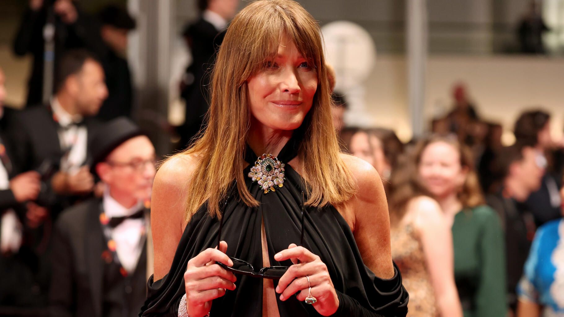 Carla Bruni atteinte d’un cancer du sein, révèle ne pas être en rémission