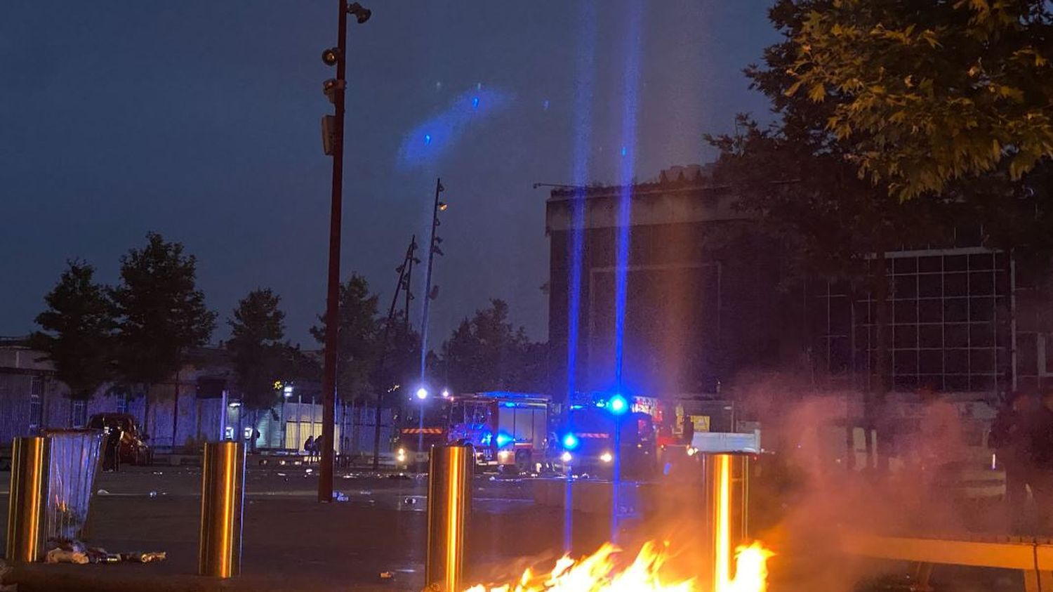 Mort de Nahel : mairies incendiées, tirs de mortiers... Retour sur une nuit de violence à travers la France