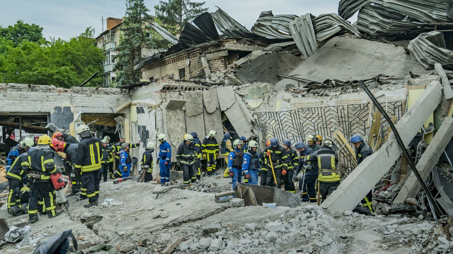 le bilan du bombardement à Kramatorsk est désormais de 12 morts et une soixantaine de blessés