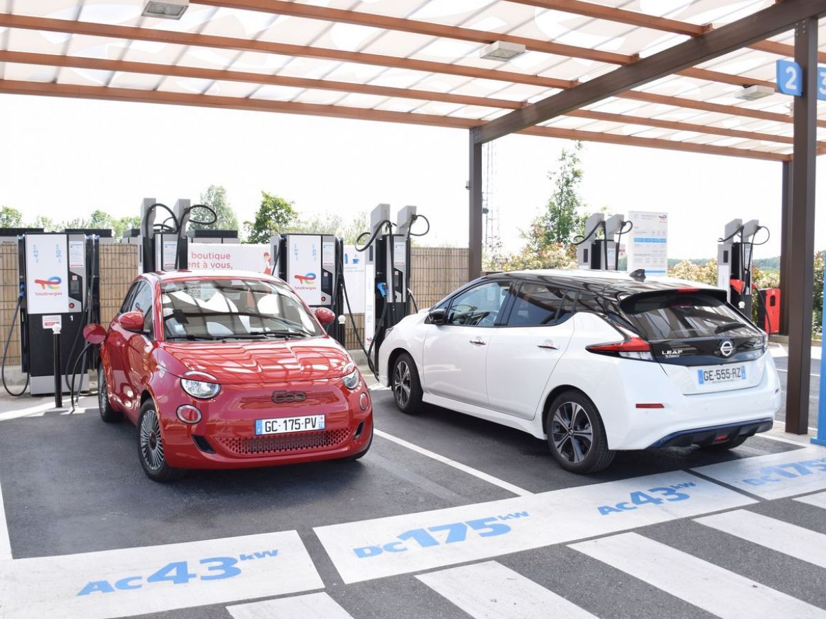 Le plein d’une voiture électrique moins cher qu'un plein d'essence, pas forcément...