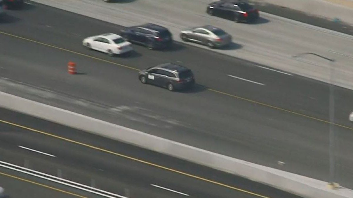 Officers chase stolen minivan in LA and Orange counties