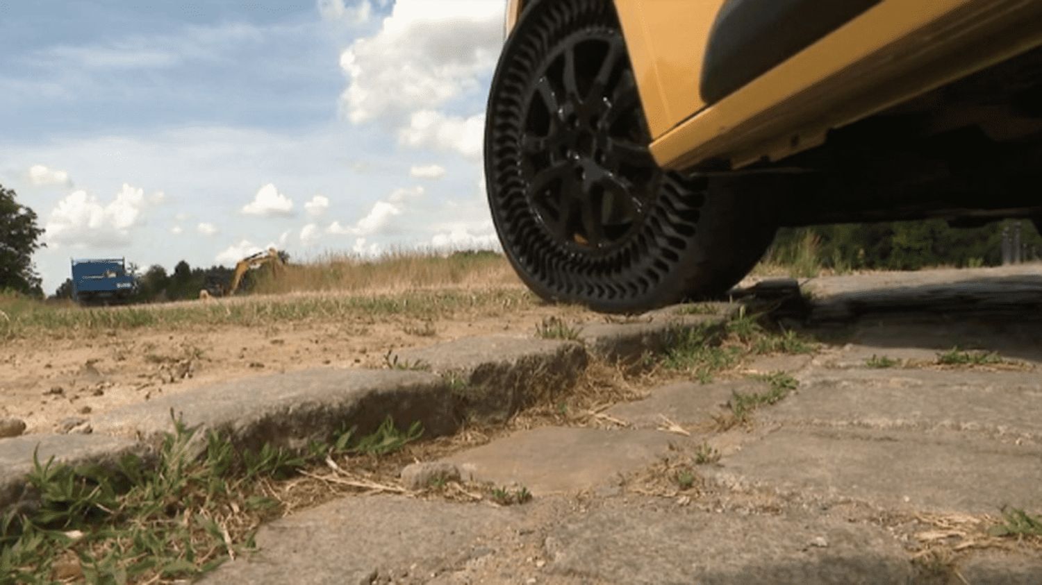 Automobile : La Poste équipe ses voitures avec des pneus increvables