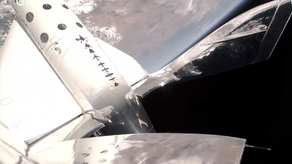 Virgin Galactic aces its 1st commercial launch to space (video)