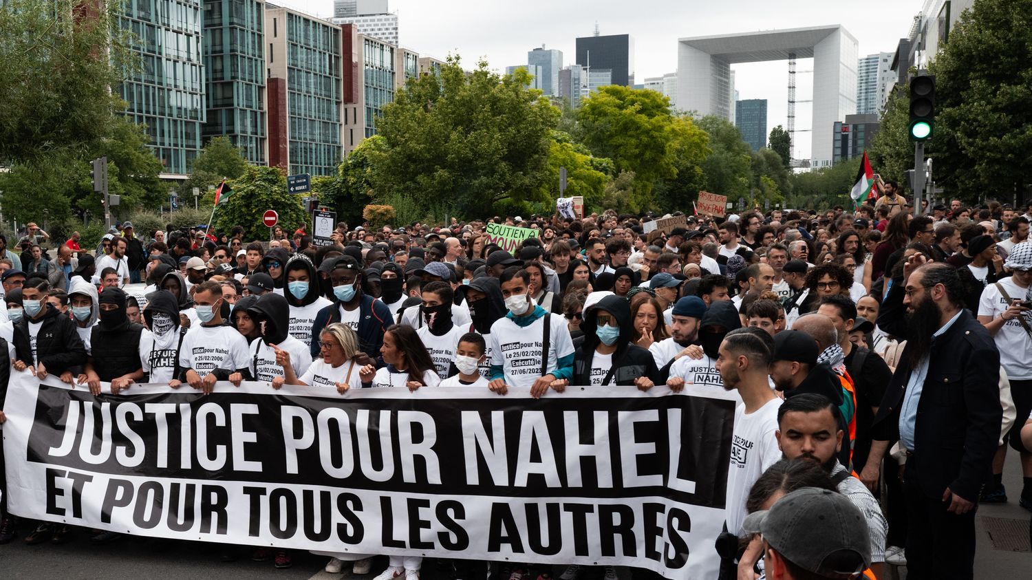 un an après la mort de Nahel, ses proches marchent et se battent pour un procès