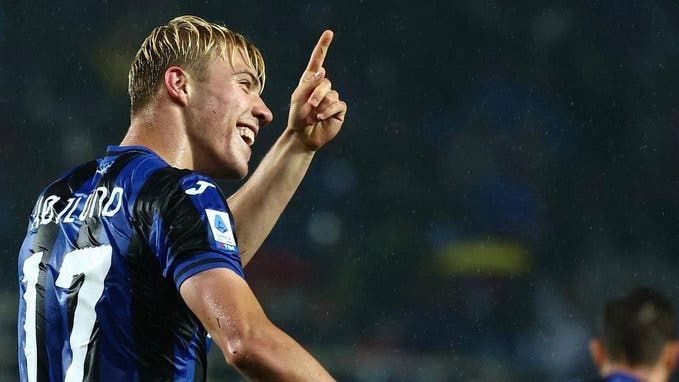 Pisté par le PSG, Rasmus Hojlund se rapproche de Man United