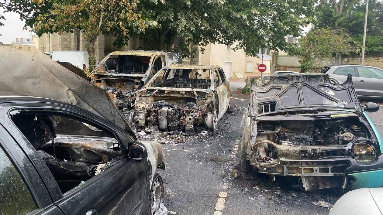 Dix-sept voitures brûlées, un immeuble évacué : des habitants sous le choc à Thouars