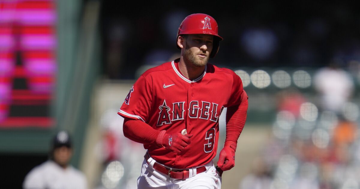 Angels' Taylor Ward carted off after being hit in face with pitch