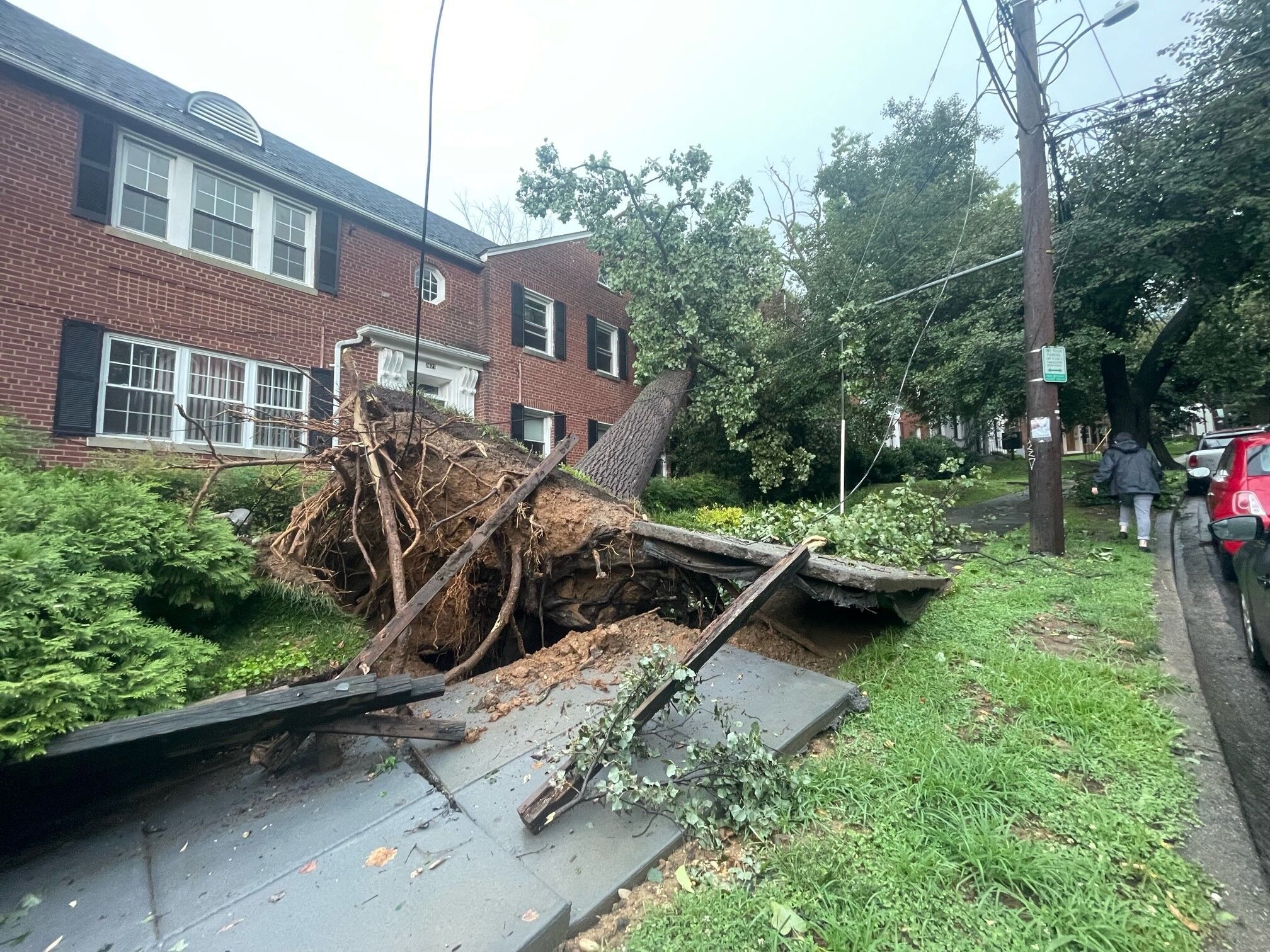 High temperatures start to drop in DC region with thunderstorms rolling in