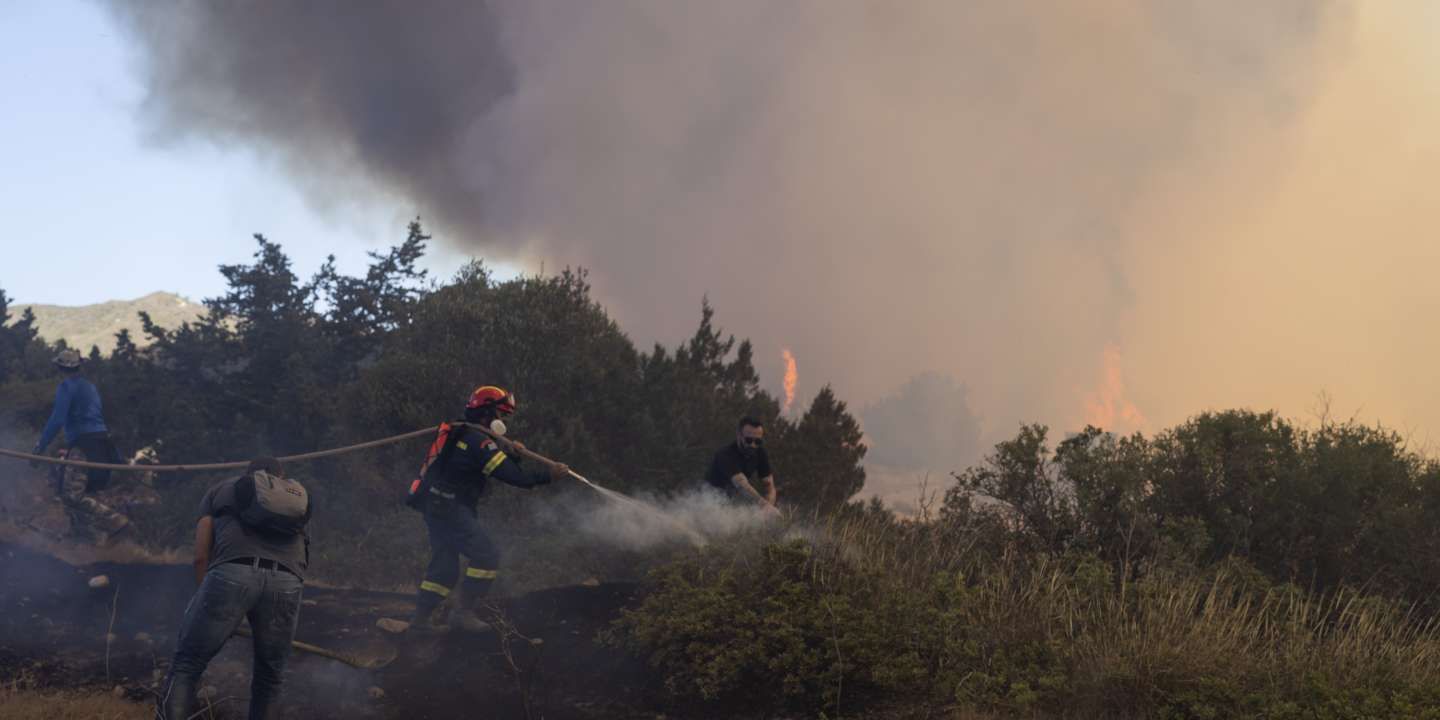 Canicule, en direct : trois nouveaux incendies déclarés dans l’ouest du Péloponnèse