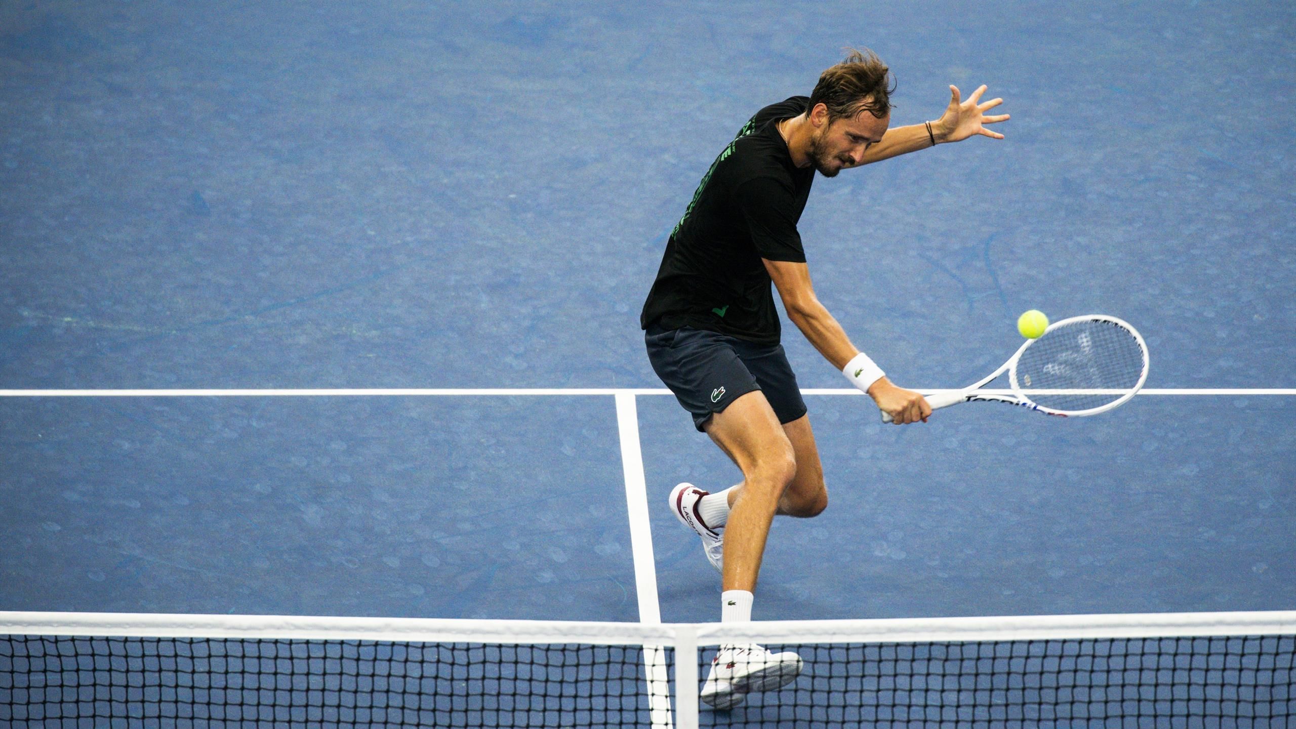 La journée des favoris : Daniil Medvedev et Alexander Zverev qualifiés pour le 2e tour, Khachanov sorti