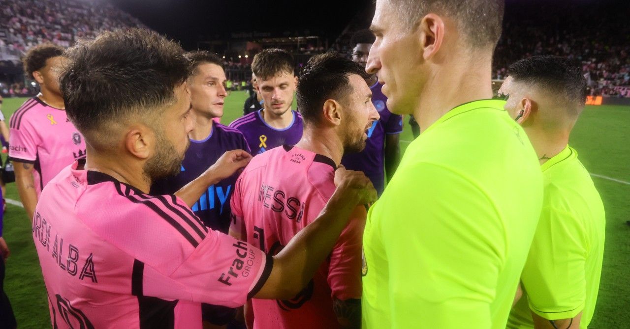 Colère et insultes, Messi dérape avec un arbitre !