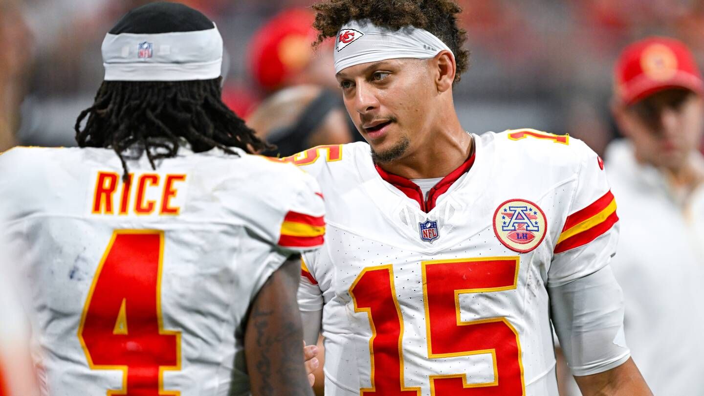 Rashee Rice carted to locker room after injuring knee in collision with Patrick Mahomes