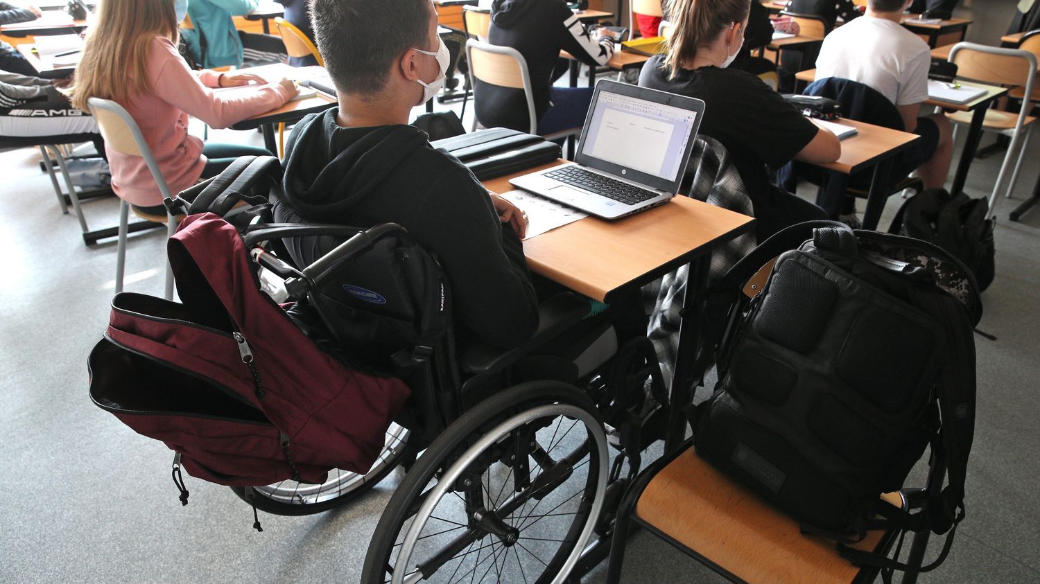 Budget 2024 : le Conseil constitutionnel censure un article réformant l'accompagnement des enfants handicapés à l'école