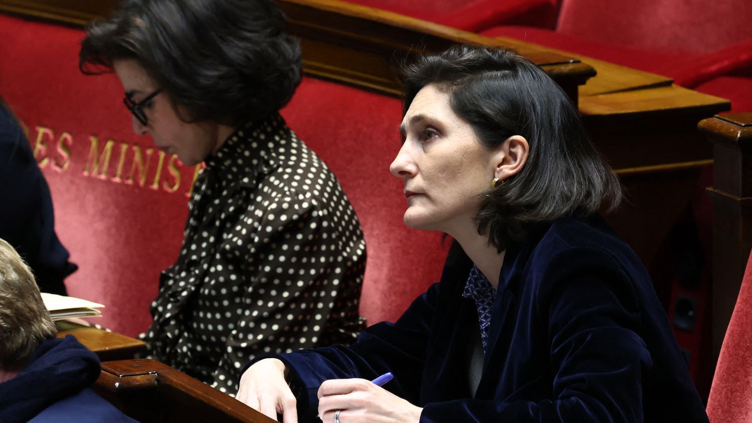 Polémique Amélie Oudéa-Castéra : la ministre de l'Education nationale estime être pour certains le "symbole d'une caste" à "abattre"