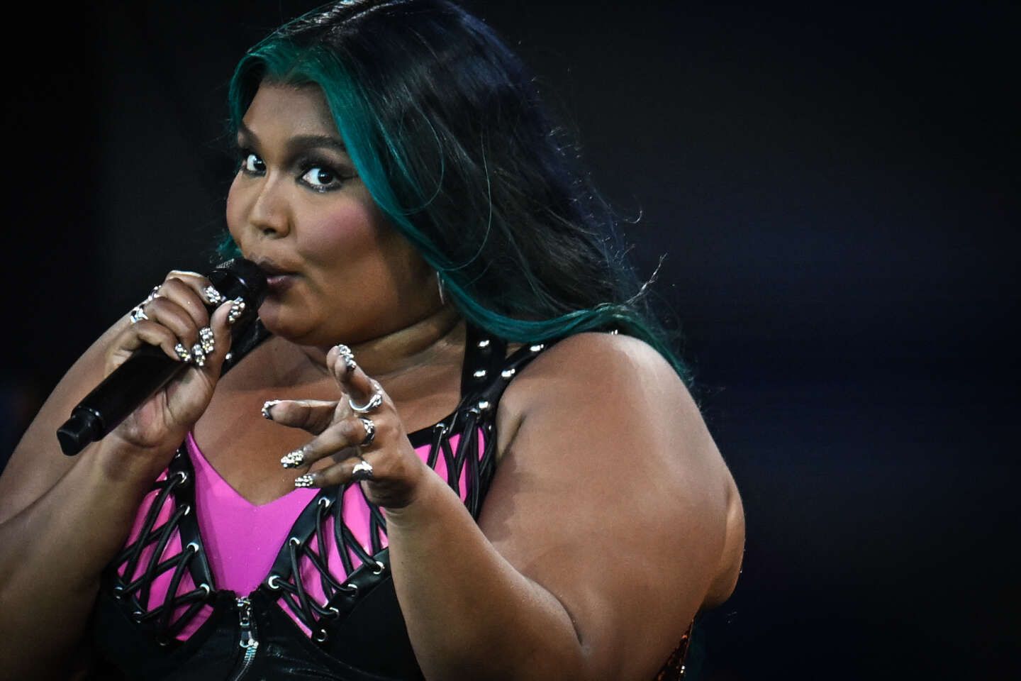 La chanteuse Lizzo dit ne plus supporter d’être " traînée dans la boue " par ses contempteurs : " J’arrête "