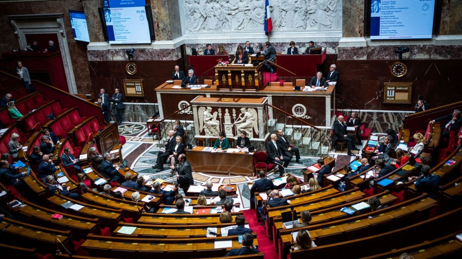 Les députés parmi les Français les mieux payés, mais en recul