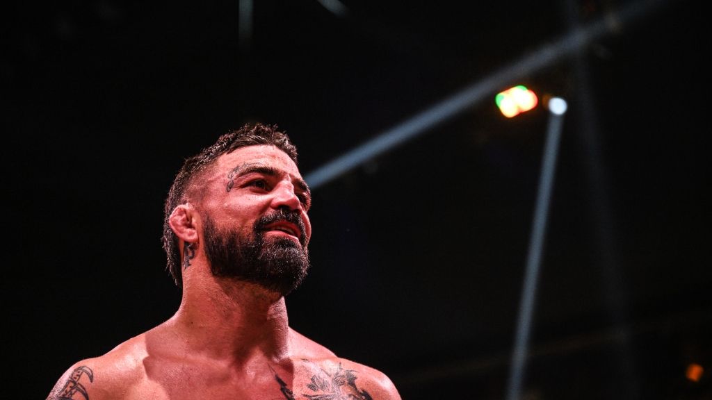 Mike Perry reacts to Conor McGregor faceoff, hopes for fight