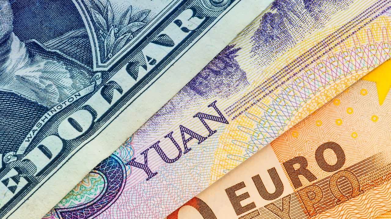 Economist Predicts Shift to Tripolar Reserve Currency World - Yuan, Euro to Disrupt US Dollar's Dominance