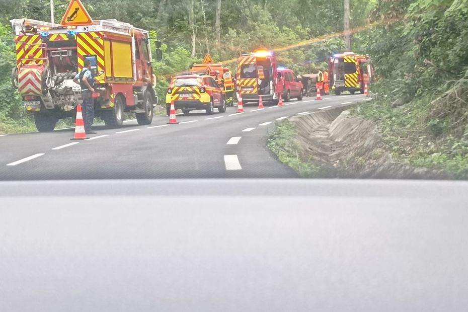 Cilaos : un accident s’est produit sur la route menant vers le cirque, un véhicule fait plusieurs tonneaux